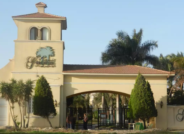 أقرب الكمبوندات من مول مصر